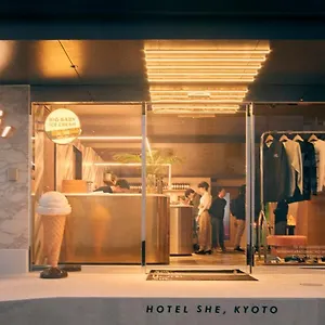*** Hotel She, Giappone